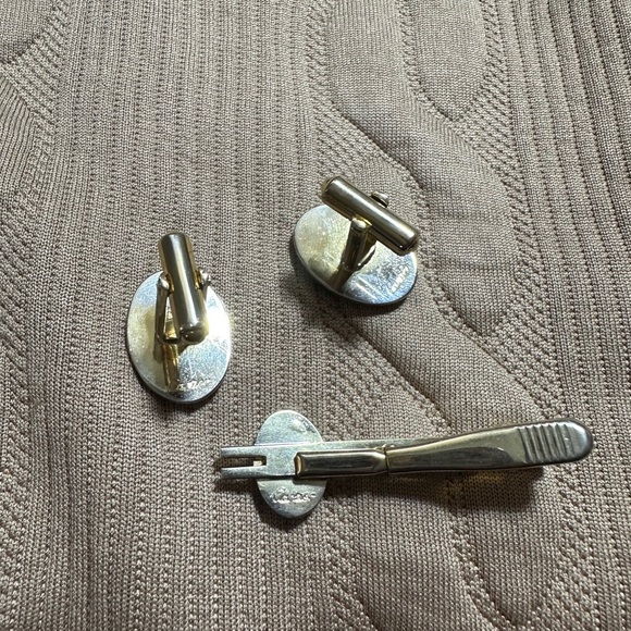 Cartier Black and Gold Cuff Links Timeless Elegance - Picture 11 of 12